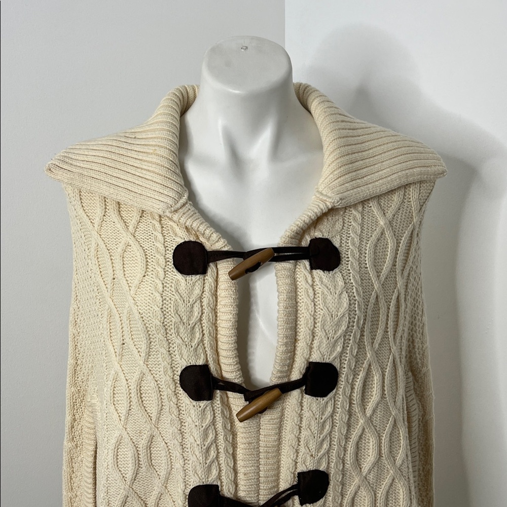 Vintage Lucky Brand Cream Cable Knit Poncho Cape w/ Toggle Closures‎ Sz Small - Picture 3 of 7